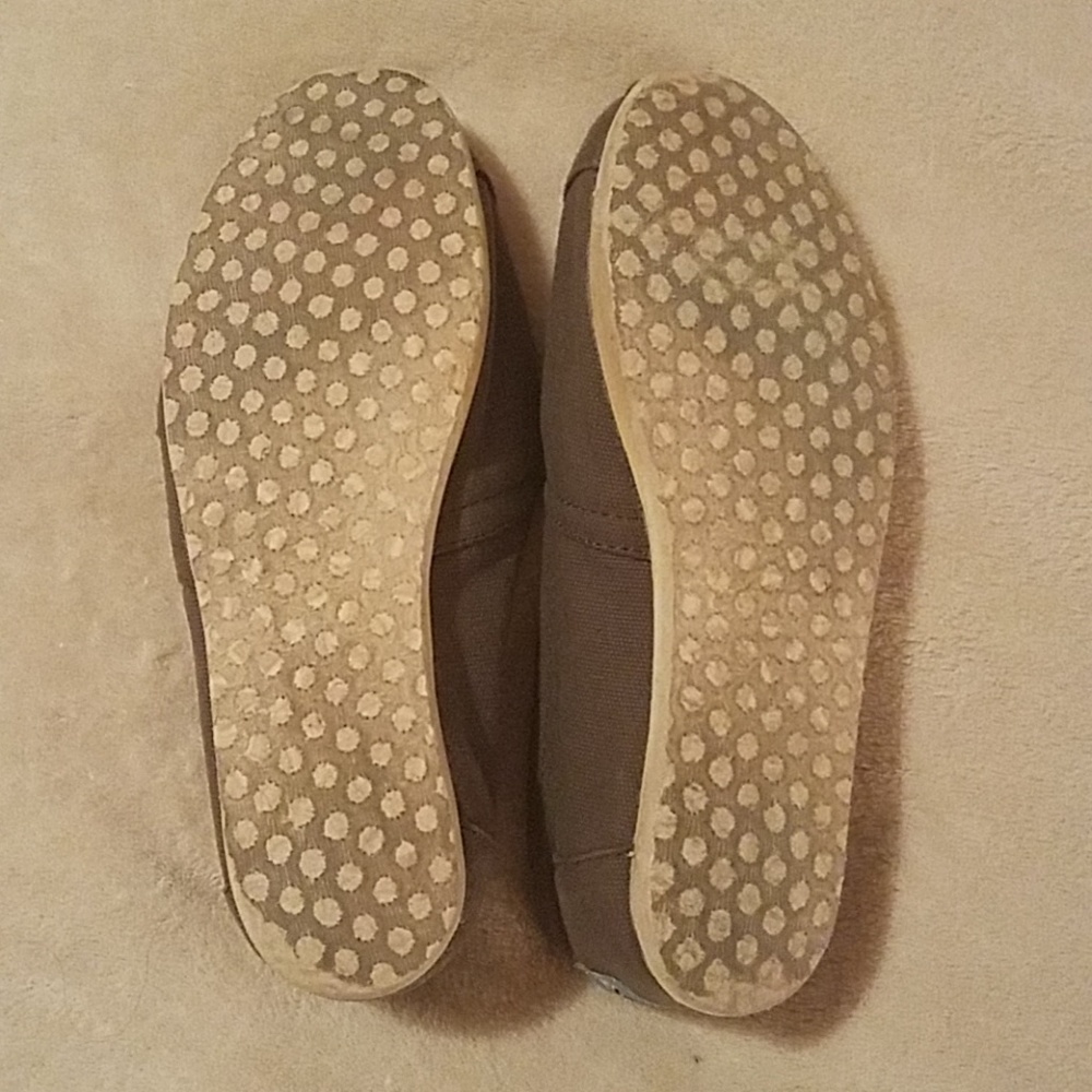 Toms - Picture 3 of 4